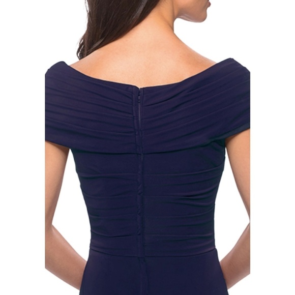 NEW La Femme 26519 Off Shoulder Draped Ruched Floor Length Gown in Navy Sz. 4 - Picture 3 of 5